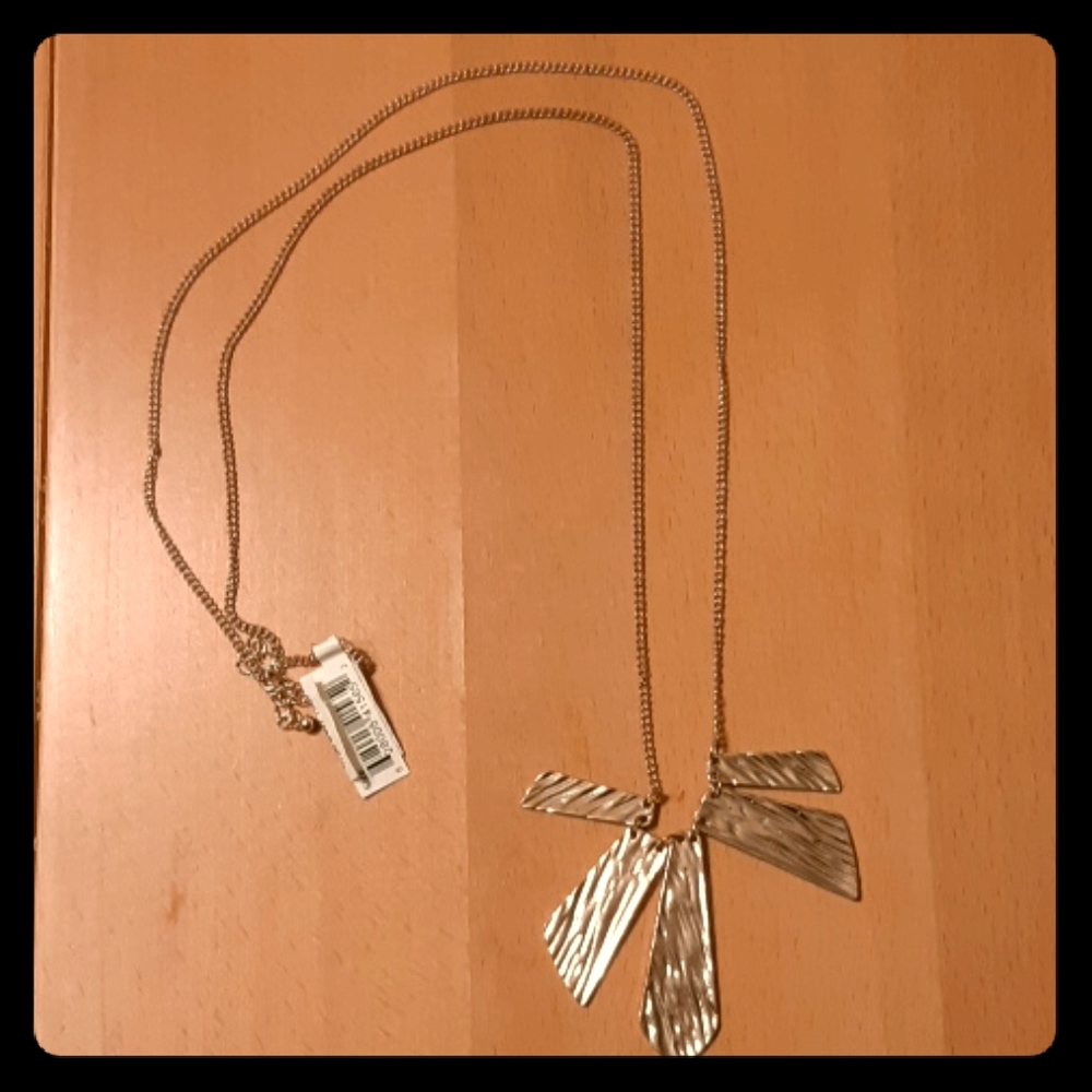 Gold necklace with pendant